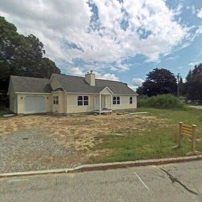 9 Fairlawn St, Waterford, CT 06385