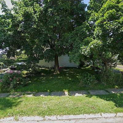 9 Huckleberry Ln, Levittown, PA 19055