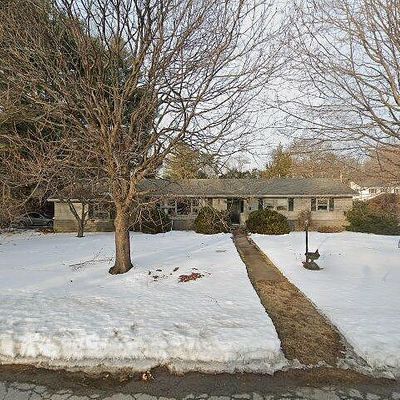 9 Lynnfield Dr, Queensbury, NY 12804