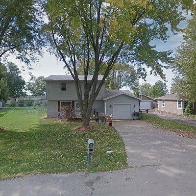 907 Oak Ave, Sterling, IL 61081