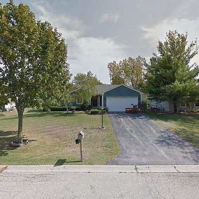 911 Debden Dr, Island Lake, IL 60042