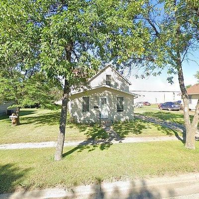 931 Cooper Ave, Grafton, ND 58237
