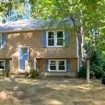 82 Rocky Meadow St, Middleboro, MA 02346