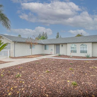 826 Woodworth Ave, Clovis, CA 93612