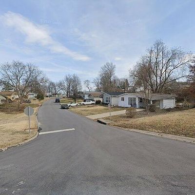 8626 White Ave, Ballwin, MO 63021