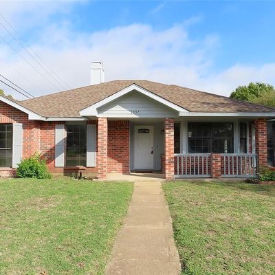 1057 Twin Falls Dr, Desoto, TX 75115