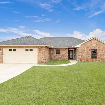 111 Indian Creek St, Trenton, TX 75490