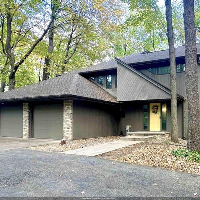 W10850 Deer Brook Ln, New London, WI 54961