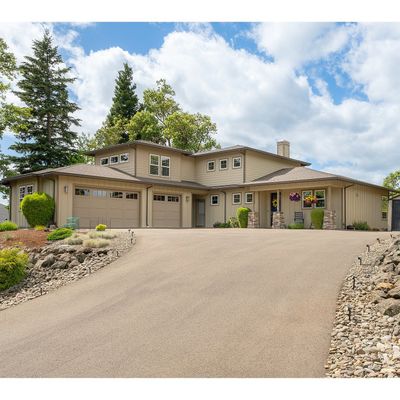 1196 Southridge Way, Roseburg, OR 97470