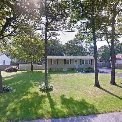 16 Tonopan St, Mastic, NY 11950