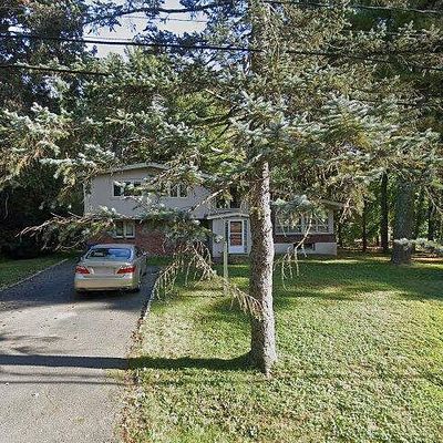 18 Meadow Ln, Milton, MA 02186