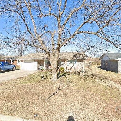 22 Arapaho Dr, Shawnee, OK 74801