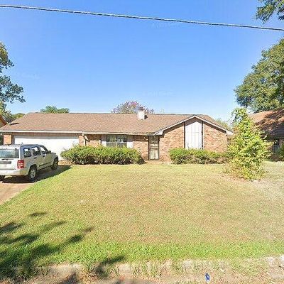 2389 W Clubview Cir, Yazoo City, MS 39194