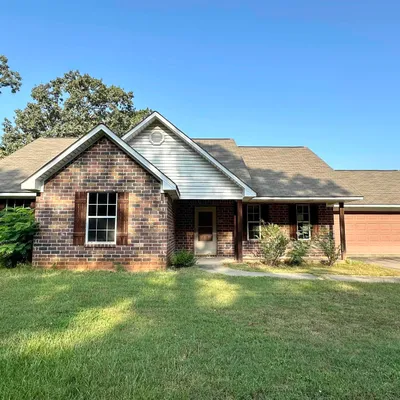 319 Memorial Dr, Wake Village, TX 75501