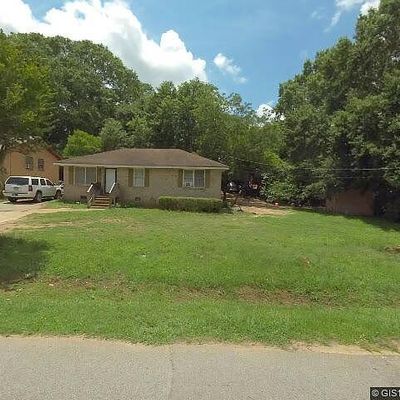 401 Oak Dr, Social Circle, GA 30025