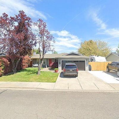 405 Glenn Way, Central Point, OR 97502