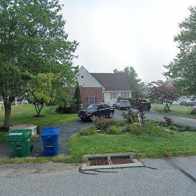 50 Hickory Ln, Waterford, CT 06385
