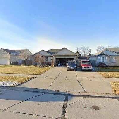 53059 Pine Creek Dr, Chesterfield, MI 48047