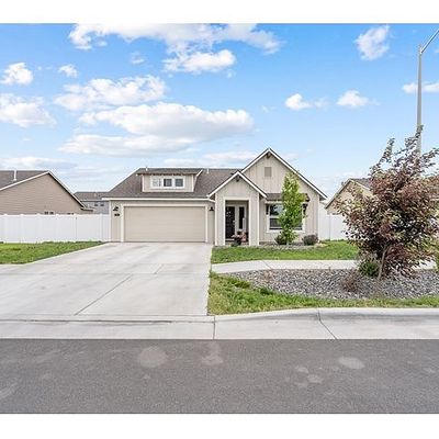 548 W Theater Ln, Hermiston, OR 97838