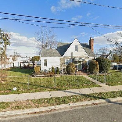 907 Cornwell Ave, Uniondale, NY 11553