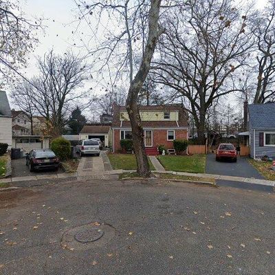 1 S Paula Dr, Bergenfield, NJ 07621