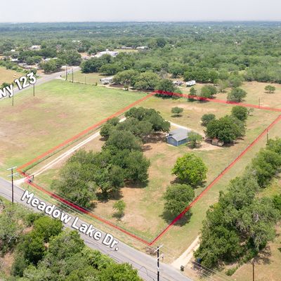 100 Meadow Lake Dr, Seguin, TX 78155