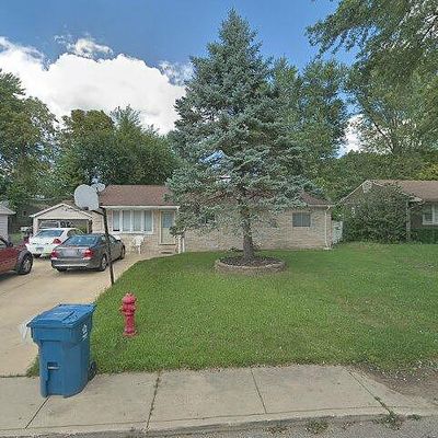 12 Sparrow Rd, Carpentersville, IL 60110