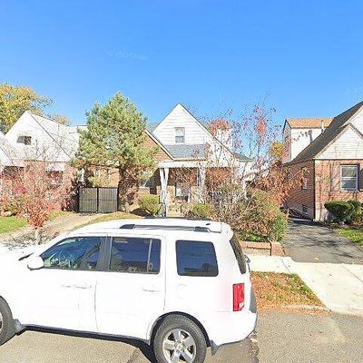 12109 197 Th St, Springfield Gardens, NY 11413