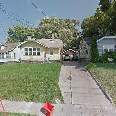 1220 1 St Ave E, Newton, IA 50208