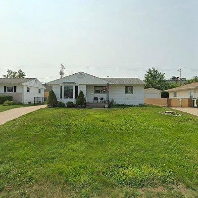 1037 Clifton St Ne, Cedar Rapids, IA 52402