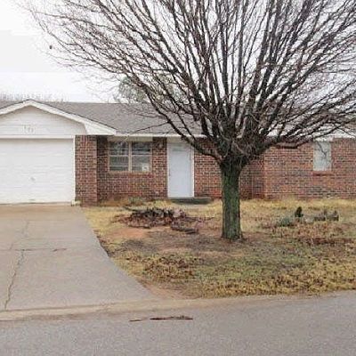 104 Seminole Dr, Comanche, OK 73529