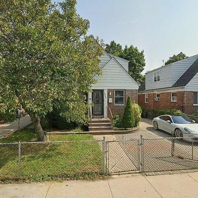 10409 225 Th St, Queens Village, NY 11429