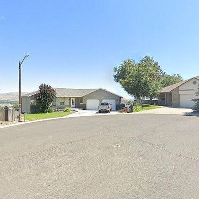 109 Highland Ct, Selah, WA 98942