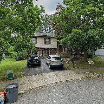 11 Lampost Ct, Howell, NJ 07731