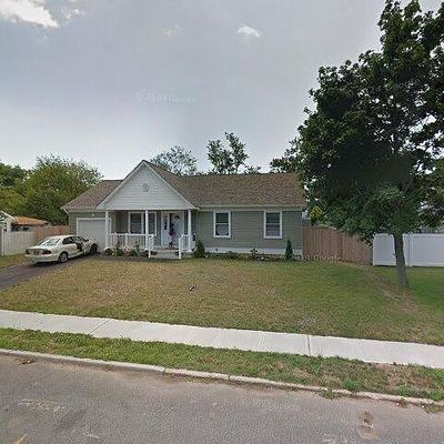 11 Oak St, Central Islip, NY 11722