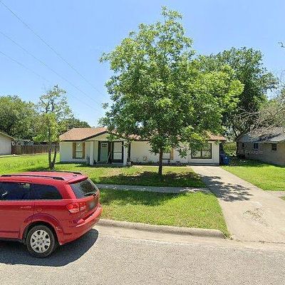 1102 E Fannin St, Beeville, TX 78102