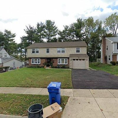 18 Hinsdale Ln, Willingboro, NJ 08046