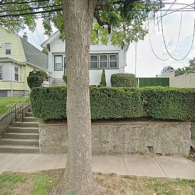 16 High St, Staten Island, NY 10305