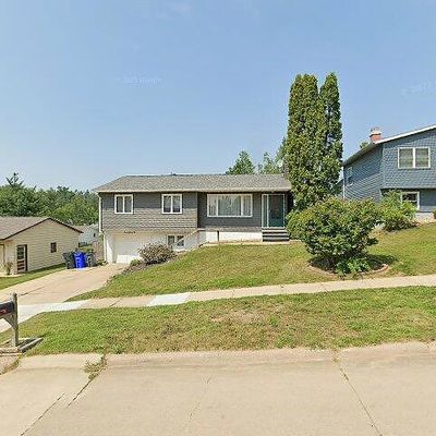 1642 Hillside Dr Nw, Cedar Rapids, IA 52405