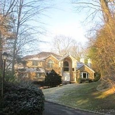 2 Indian Hill Ct, Dix Hills, NY 11746