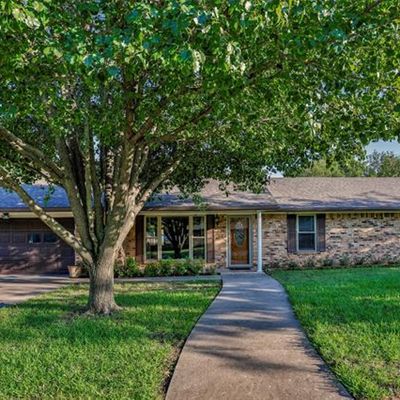 2002 Brentwood St, Gainesville, TX 76240