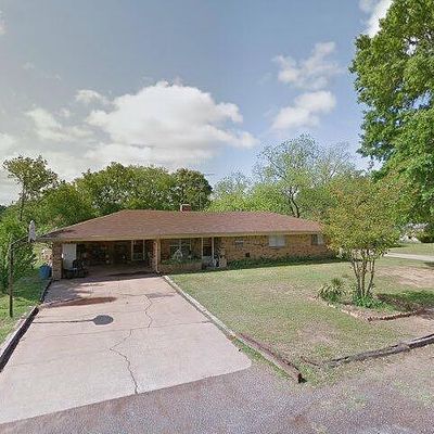 202 1 St St, Winfield, TX 75493