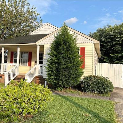 2048 Stonehurst St, Chesapeake, VA 23324