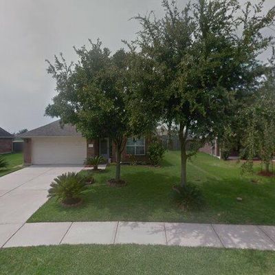 209 Colony Lake Ln, Dickinson, TX 77539