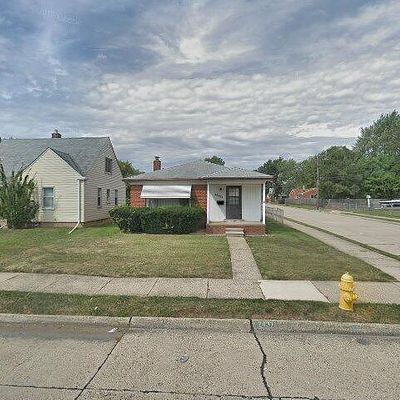 24371 Grove Ave, Eastpointe, MI 48021