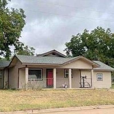 301 E Roger Miller Blvd, Erick, OK 73645