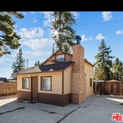 320 E Tiger Lily Dr, Big Bear City, CA 92314