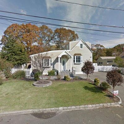 424 N Alleghany Ave, Lindenhurst, NY 11757