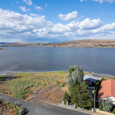 442 Lakeshore Dr, Soap Lake, WA 98851