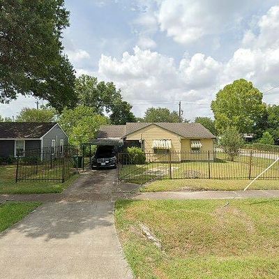 4833 Brinkley St, Houston, TX 77033